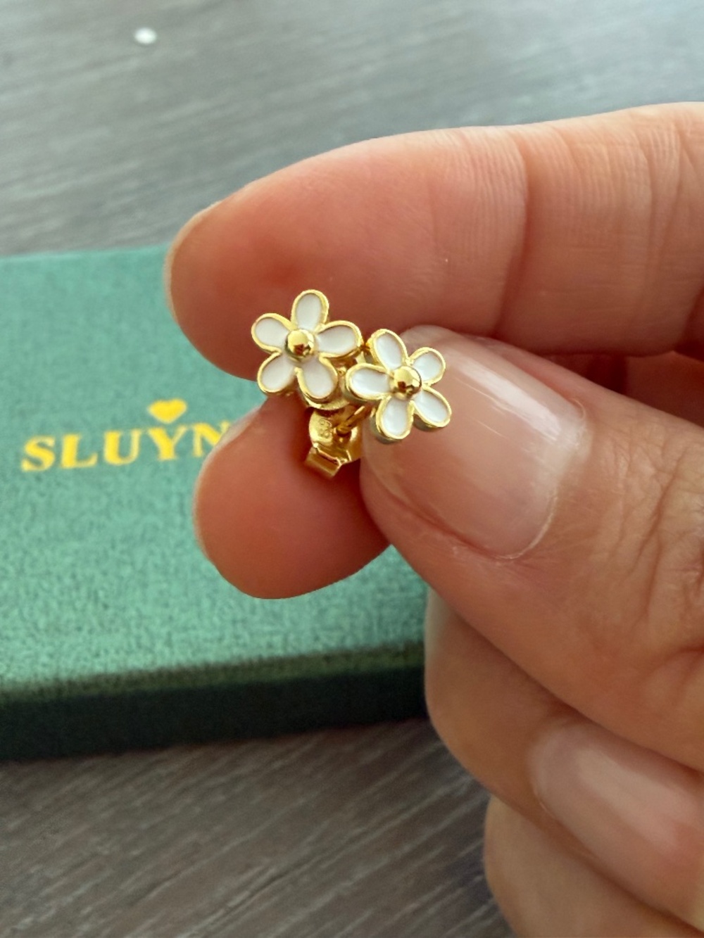 SLUYNZ 925 Sterling Silver Little Daisy Flower Earrings